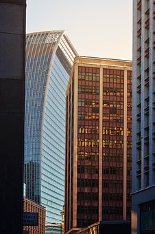 316983