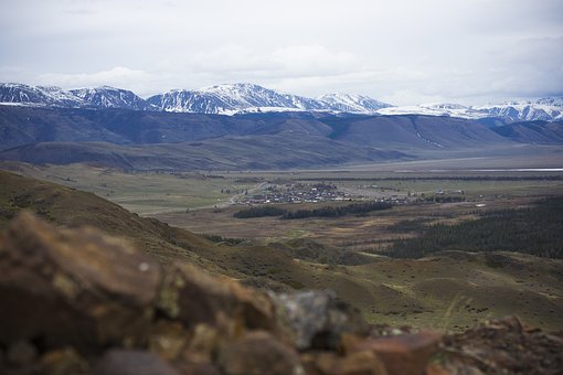 372625