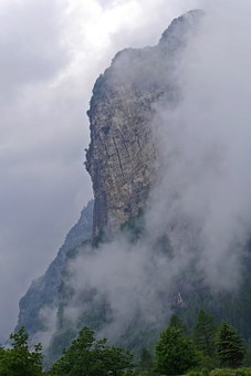124010