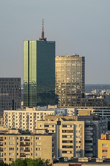104757