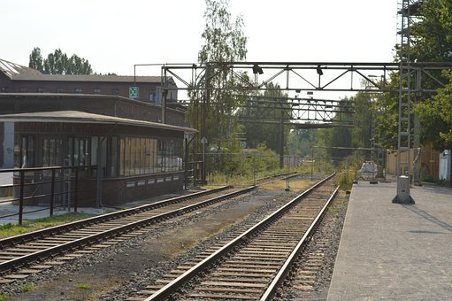 303909