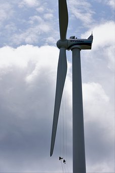 345570