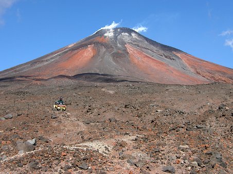 182005