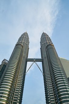 103526