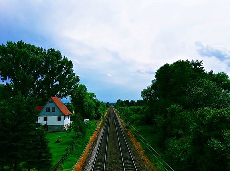 166022