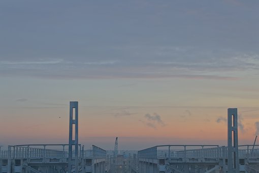 384522