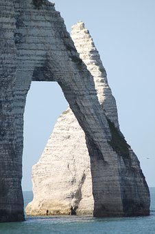 412