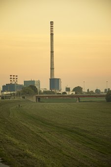 303435