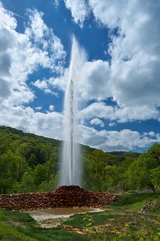 346983