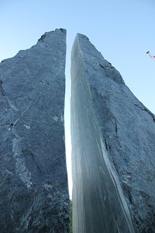 307907