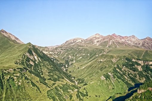 317943