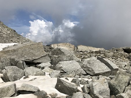 243586
