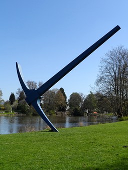 137221